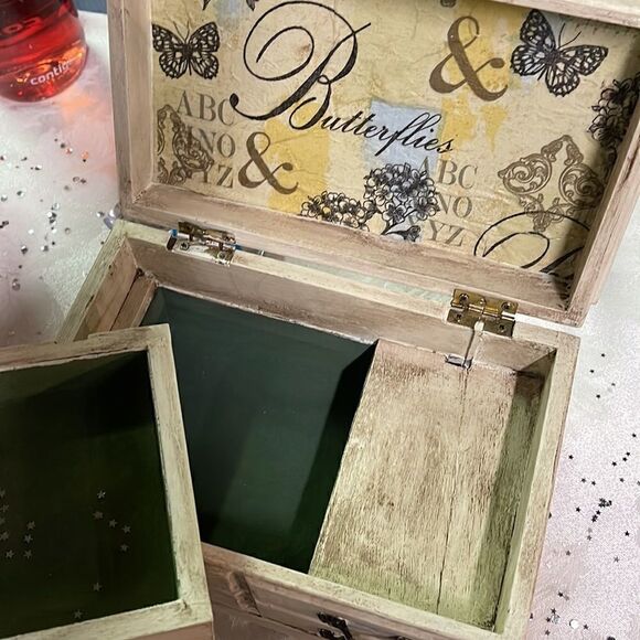 Antiqued Cream Butterfly Musical Box - Picture 3 of 4